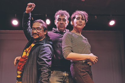 La inversión pública ha ayudado a que compañías como Teatro Ojo de agua involucren a moradores de la Comuna Chilibumbo-Marcopamba-La Raya en un centro cultural barrial.