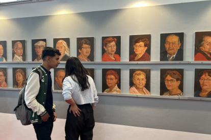 Acuarela, carboncillo y óleo e instalación componen esta muestra.