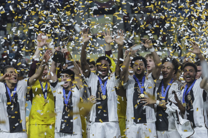 Surakarta (Indonesia), 02/12/2023.- German players celebrate after winning the FIFA U-17 World Cup final match between Germany and France in Surakarta, Indonesia, 02 December 2023. (Mundial de Fútbol, Francia, Alemania) EFE/EPA/MAST IRHAM