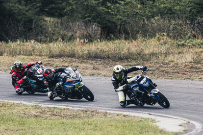 Los motociclistas demostraron su habilidad y velocidad en la pista de Yahuarcocha.