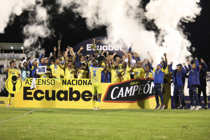 El festejo de Leones del Norte como campeones de la segunda categoría.