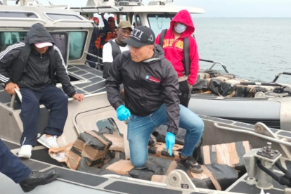 Agentes hallaron la droga en el interior de un semisumergible en las cercanías de Tumaco.