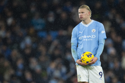 Manchester (United Kingdom), 03/12/2023.- Erling Haaland of Manchester City reacts during the English Premier League soccer match between Manchester City and Tottenham Hotspur, in Manchester, Britian, 03 December 2023. (Reino Unido) EFE/EPA/PETER POWELL EDITORIAL USE ONLY. No use with unauthorized audio, video, data, fixture lists, club/league logos, "live" services or NFTs. Online in-match use limited to 120 images, no video emulation. No use in betting, games or single club/league/player publications.