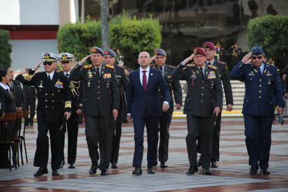 El flamante ministro de Defensa ya ha participado en varios actos militares.