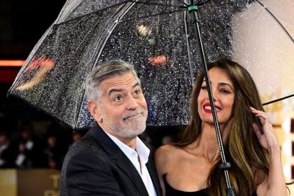 George Clooney con su esposa.