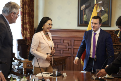 La presidenta del CNE, Diana Atamaint, y el presidente Daniel Noboa durante la reunión.