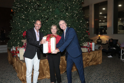 Miguel Salazar, Bessie Arellano y Miguel Eugene.