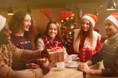 El amigo secreto es un juego tradicional durante las fiestas navideñas.