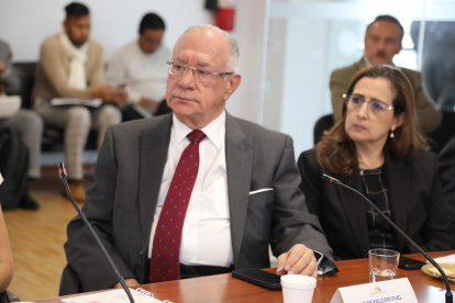 A la par, Juan Falconí Puig también participa de las sesiones de la Comisión de Transparencia de la Asamblea.