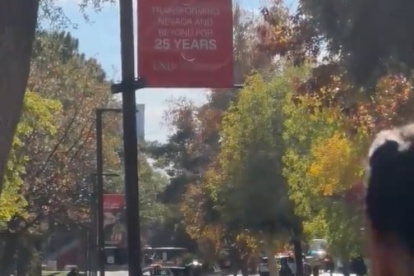 En la imagen se observa la incursión policial al complejo universitario en la ciudad de Las Vegas (EE. UU.).