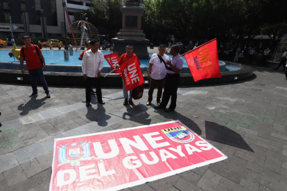 Los profesores protestan por el complejo escenario en el que trabajan.