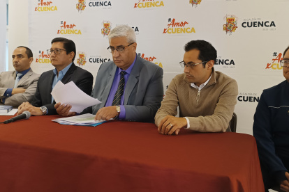 Darío Ordóñez, gerente de la EMOV EP, mostró documentos con el detalle de los mensajes que la ciudadanía recibía para apelar las supuestas Infracciones registradas por los radares.