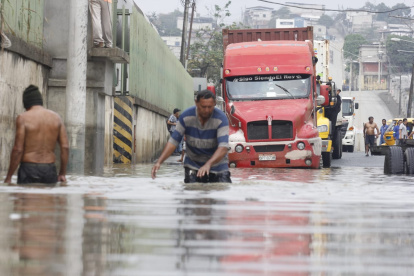 Un tramo de unos 50 metros quedó anegado por la acumulación del agua de lluvia.