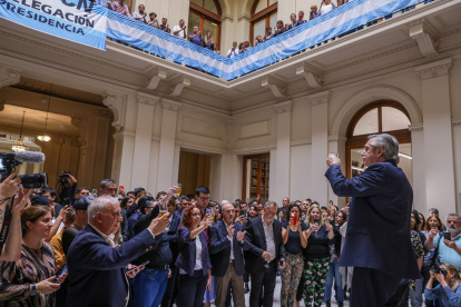 Alberto Fernández, habla a los trabajadores de la Casa Rosada y a los periodistas acreditados en sede de Gobierno a pocos días de dejar su mandato, este miércoles 6 de diciembre de 2023 en Buenos Aires (Argentina).