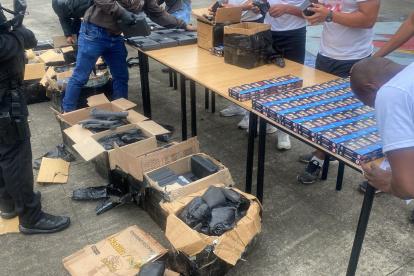 Las armas y municiones estaban es paquetes embalados al interior del bus interprovincial.