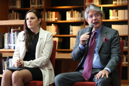 La extitular de la Senescyt, Andrea Montalvo, junto al expresidente del país, Guillermo Lasso, en un acto de  agosto de 2023.