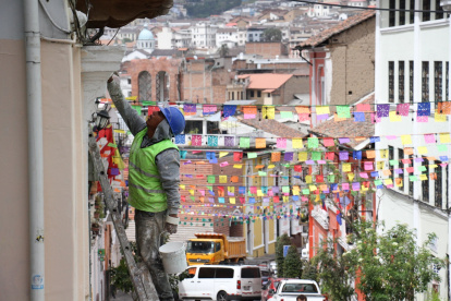 Entre los trabajos se están pintando las fachadas de las viviendas y locales. Se colocó iluminación en zonas de mayor afluencia de personas. Además del mejoramiento de aceras. 2. Inseguridad. Las escalinatas que conectan la calle Los Ríos con la  Valparaíso es tomada por los habitantes de calle.