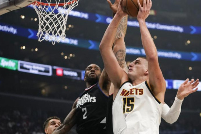 El serbio Nikola Jokic (15) consiguió su noveno triple doble en 2023