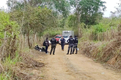 La Policía tomó muestras en el lugar donde encontraron el cuerpo.
