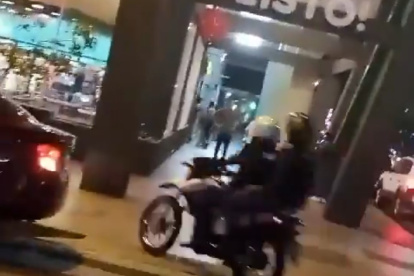 Evento. El hecho ocurrió la noche del jueves 7 de diciembre, frente al Malecón 2000.