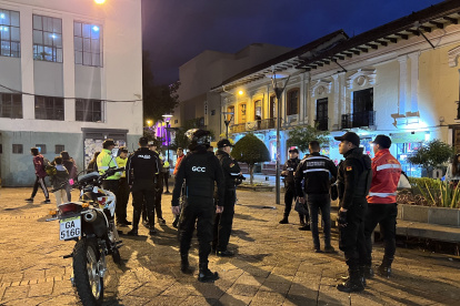 la Policía liberó a un hombre sospechoso de robo en la Universidad de Cuenca, lo que motivó la reacción del alcalde Cristian Zamora.