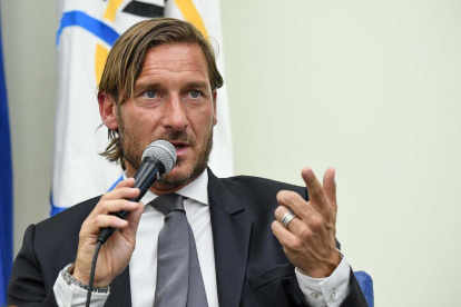 El exfutbolista italiano, Francesco Toti será sometido a una revisión de sus movimientos económicos