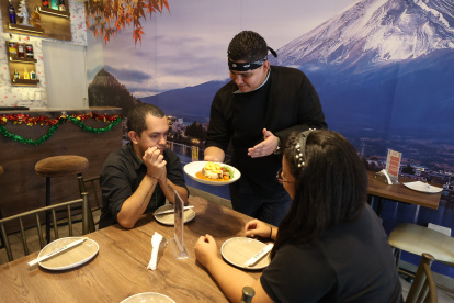 Natsumi. El restaurante ofrece un filete de pescado en salsa de camarón.