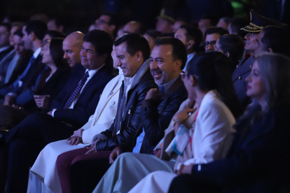 En las fiestas de Quito, el presidente Daniel Noboa acompañó al alcalde Pabel Muñoz en uno de los eventos.