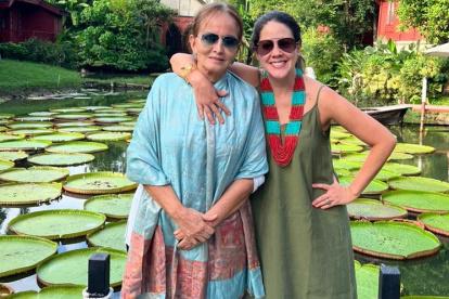 Denisse Molina con su madre.