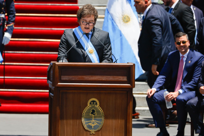El presidente electo de Argentina, Javier Milei, habla desde el Congreso de la Nación luego de jurar como próximo jefe de Estado del país