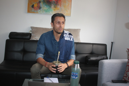 El exfutbolista del Bombillo hoy se desempaña como analista y comentarista deportivo.