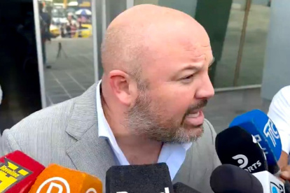 El presidente de LigaPro en los exteriores del SRI