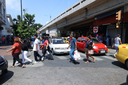 Uno de los hechos que se registró el sábado 9 fue el robo a un transeúnte, por la avenida Olmedo.