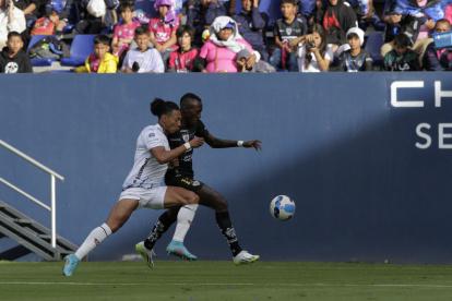 La primera final de la LigaPro estuvo marcada por la búsqueda de la posesión del balón y los recaudos defensivos.