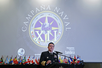 El comandante de la Armada, Almirante Francisco Hernando Cubides, habla durante una rueda de prensa, en Bogotá (Colombia), sobre la operación "Orión XII".