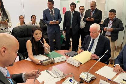 Interpelado. El exministro de Energía, Fernando Santos, ya acudió a la Comisión de Fiscalización, pero fuera de la formalidad de un juicio político.