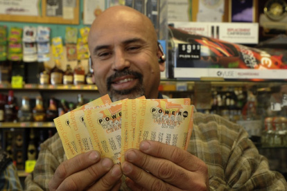 Powerball permite a personas de todo el mundo jugar con las mismas posibilidades de ganar.