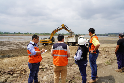 Supervisión. Un equipo de la SGR recorrió las obras donde se realizan los trabajos de limpieza.