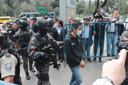 Detenidos del caso metástasis llegaron a Quito para ser procesados.