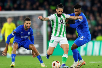 José Cifuentes asistió en uno de los goles de Rangers ante Betis
