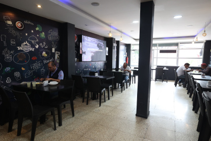 Afectación. A raíz de los cortes, los comercios han perdido clientela, al no contar con ciertos métodos de pagos habilitados y la falta de energía eléctrica.