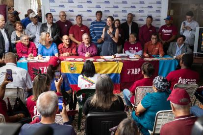 La opositora María Corina Machado (c), en una de sus últimas presentaciones públicas.