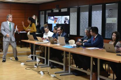 La audiencia inició alrededor de las 16:00 del 14 de diciembre de 2023.