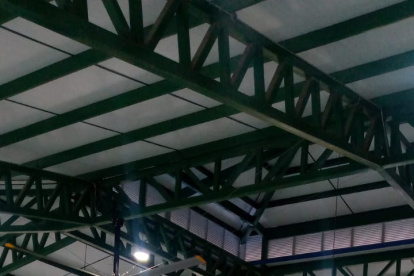 Mercado. El centro de abastos abrió sus puertas con poca clientela.