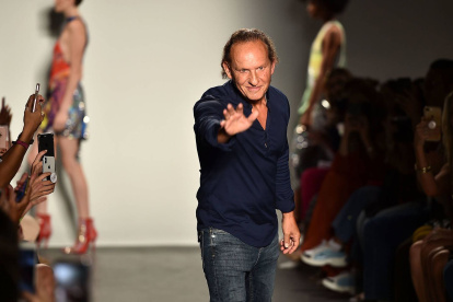 Custo Dalmau presentándose en la pasarela