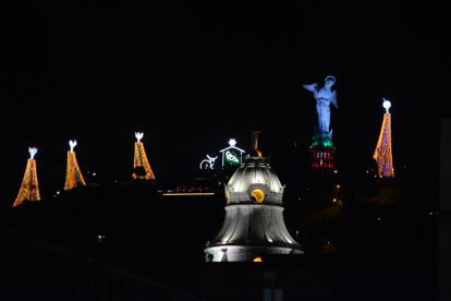En el Panecillo se iluminará desde hoy 15 de diciembre con el pesebre más grande Quito