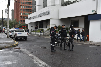 Ambiente. La sede de la Corte Nacional de Justicia en Quito permanecía bajo resguardo policial.