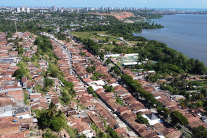 Maceió. Fotografía aérea del barrio Flexal, cerca donde se presentó el colapso de la mina 18 de la petroquímica brasileña Braskem. La gente siente mucho temor por las consecuencias.