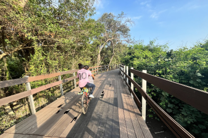 Reemplazo. Los habitantes quieren que las camineras de plástico sean reemplazadas por hormigón.