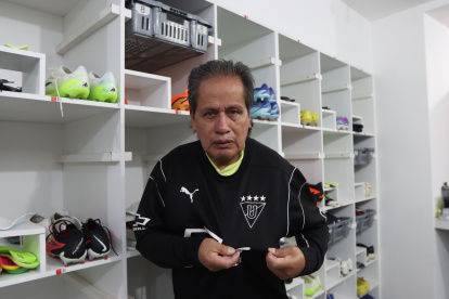 Washington Boada lleva cerca de cinco décadas como utilero en el conjunto albo.